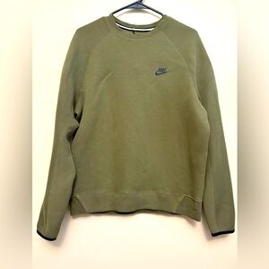 Nike tech Men crew neck .